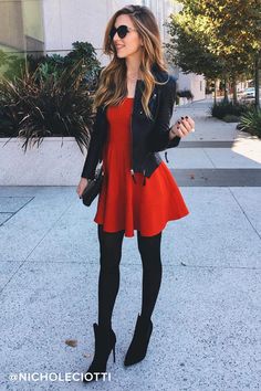 Skater Dress Outfit Casual, Red Dress Outfit Casual, Skater Dress Outfit, Christmas Dress Outfit, Mode Rockabilly, Casual Christmas Party Outfit, Red Skater Dress, Casual Party Outfit, Red Dress Outfit