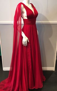 Vestido de graduación Long Vestido de graduación de Chiffon Long Simple Simple Prom Gown, Train Silhouette, Glamouröse Outfits, Prom Dresses Simple, Gaun Fashion, Red Chiffon, Dress Simple, Long Bridesmaid Dress, Pink Prom Dresses