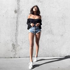 See this Instagram photo by @thegreylayers • 7,250 likes Chic Minimalista, Casual Blouse Shirts, Cool Summer Outfits, Urban Dresses, Urban Wear, How To Pose, Inspired Outfits, Fashion Streetwear, Urban Outfits