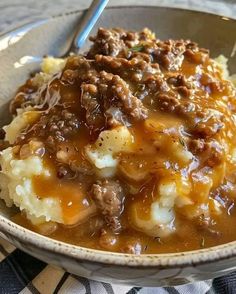 Grandma's Recipes Yummy 🧁 | Ground Beef and Gravy Over Mashed Potatoes 😋  | Facebook Ground Beef And Gravy, Beef And Gravy, Hamburger Gravy, Over Mashed Potatoes, Beef Gravy, With Mashed Potatoes, Minced Meat, Creamy Mashed Potatoes, Beef Recipes Easy