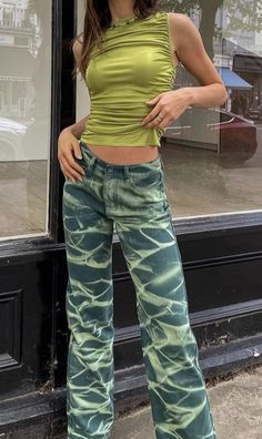 Jeans Refashion, Diy Pants, Fitness Wear Outfits, Denim Ideas, Diy Fashion Clothing, Dope Fashion, Streetwear Fashion Women, Looks Chic, Curvy Outfits