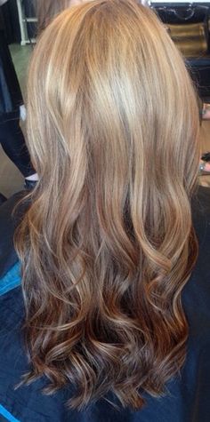 Reverse ombré Lighter To Darker Hair, Opposite Ombre Hair, Reverse Foilayage, Reverse Ombre Hair Blonde, Blonde Reverse Ombre, Blonde Roots Dark Ends