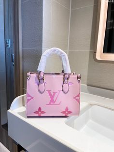 Designer Handbags LN 507 – Petaba Shop Loui Vuitton, Designer Handbags Louis Vuitton, Luxury Bags Collection, Girly Bags, Luxury Purses, Cute Bags, Accessories Store, Lady Dior Bag, Clutch Wallet