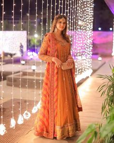 Indian Wedding Guest Look, Indian Wedding Guest, Female Clothes Outfits, Casual Indian Fashion, Female Clothes, Simple Pakistani Dresses, Indian Bridal Outfits, Indian Dress