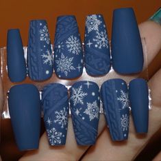 Dark Winter Nails, Nails Navidad, Winter Nails 2023, Spring Nail Design, Blue Christmas Nails, Snowflake Nail Design, Winter Nail Ideas, Nail Art Noel, Nails Holiday