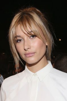 Hailey Baldwin Beauty Evolution - Hailey Baldwin Red Carpet Beauty Looks | Teen Vogue Oval Shape Face With Bangs, Hailey Baldwin Bangs, Long Fringe Bangs Long Hair, Neutral Skin Red Hair, Curtain Fringe Hairstyles, Curtain Front Bangs, Fringe Bangs Red Hair, Haircut With Wispy Bangs And Layers, Jlo Curtain Bangs