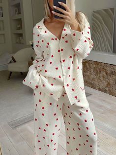 Cute Heart Print Button Down Shirt Pajama Sets Heart Print Clothes, Galentines Aesthetic Outfit, Heart Pijama, Cute Pjs Outfits, Valentines Pjs, Heart Pj Set, Pyjamas Aesthetic, Heart Pjs, Valentines Clothing