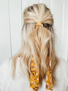 "10-Minute Hairstyles for Busy Mornings"
"Glamorous Hairstyles for Special Occasions" Hair Scarf Ponytail, Scarf Ponytail, Blond Rose, Scarf For Hair, Trendy Scarves, Headband Wrap, Silk Scarf Hair, Peinados Recogidos