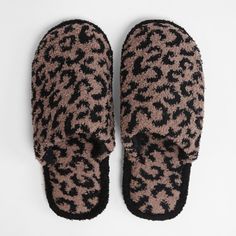 We have the perfect slippers to match your designer blankets! Pick yours before they are gone. Leopard Slippers, Slippers Online, Slide Slippers, Fuzzy Slippers, Closed Toe Shoes, Heart Bag, Slippers Cozy, Fashion Jewelry Earrings, Leopard Pattern