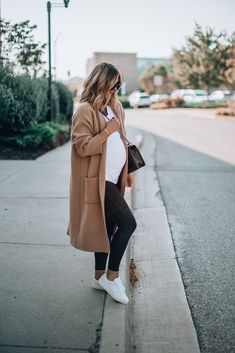 Amazon Fall Styles, Fall Maternity Outfits Leggings, Maternity Looks Winter, Petite Maternity Outfits, Belly Outfits, Vinter Mode Outfits, Maternity Looks, Bump Fashion