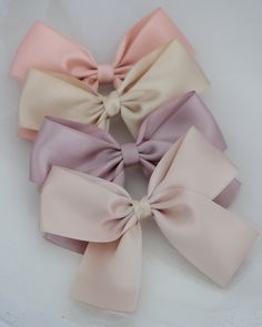 Satin bows to match the bows on our popular glitter shoes collection or to wear alone for more girly look. You can purchase these bows as a SINGLE hair clips. DETAIL: Measurement: SMALL: 4.25 INCHES / LARGE: 4.75 INCHES Clip: alligator clip Handmade Toddler Girl Outfits Spring, Mauve Hair, Gold Hair Bow, Girls Spring Outfits, Gold Hair Clips, Gold Headband, Rose Gold Hair, Glitter Hair, Glitter Shoes