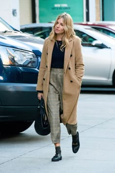 Sienna Miller Autumn Style, Sienna Miller Fall Style, Sienna Miller Street Style 2024, Sienna Miller Style 2024, Sienna Miller Street Style, Goth Glamour, British Girls, Sienna Miller Style