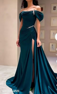 Green Satin Prom Dress, Prom Dress With Train, Classy Prom, Beaded Evening Gowns, Classy Prom Dresses, Prom Dress Inspiration, Pretty Prom Dresses, Satin Prom Dress, Glam Dresses