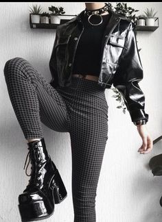 Black patent leather cropped jacket and black patent leather Platform boots combined with plaid skinny jeans
Casual goth fashion Indie Outfits Grunge Alternative Fashion, Tokyo Street Fashion, Hipster Grunge, Fashion Male, Looks Black, Punk Outfits, Alt Fashion, Indie Outfits, Goth Outfits