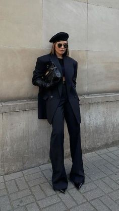 Elegant Fall Outfits 2024, Sporty But Classy Outfits, Modern Black Outfits, Black Coat Aesthetic Outfit, Black High Fashion Outfit, Black Dress Shirt Outfit Woman, Hats Women Fashion, Elegant Corset Outfit, Black Vest Outfits For Women Winter