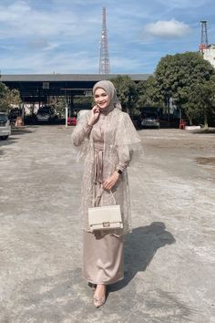 Dres Kondangan Hijab, Inspirasi Outfit Lebaran, Dress Kondangan Modern, Dress Kondangan Hijab, Dres Kondangan, Style Kondangan, Raya Dress, Model Dress Kebaya