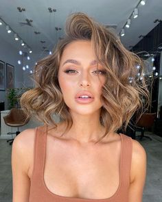 Short Wavy Haircuts, Short Hair Waves, Balayage Blond, Make Up Inspiration, Wavy Haircuts, Peinados Fáciles Para Cabello Corto