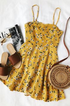 Cute Yellow Dresses, Yellow Floral Print Dress, Classy Street Style, Bohol, Going Out Outfits, Cute Summer Outfits, Mode Inspiration, Looks Vintage, Trendy Dresses