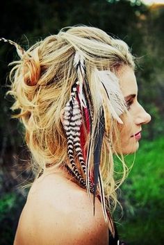 20 Medium Length Haircut Ideas with Layers, Bangs Short Hair Hippie Hairstyles, Hippie Hairstyles, Burning Men, Feather Extensions, Feather Hair Extensions, Look Festival, Hippie Hair, Estilo Hippie, Hair Reference