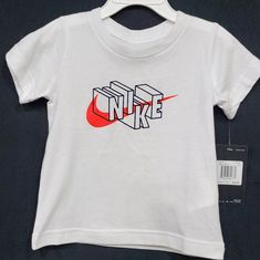 Nwt Bin A.Rn S Cute Nike White Tops, Cute White Nike Top, Tops Nike, Sports Boys, Black Short Sleeve Shirt, Nike Tee, Boys Nike, Nike Kids, Nike Tshirt