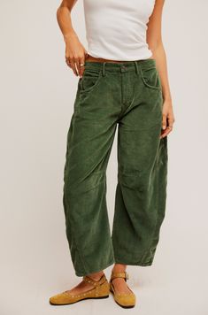 Our top-rated Good Luck jeans, now in a textured corduroy fabrication! These barrel jeans from our We The Free collection are featured in a mid-rise fit with wide-legs that taper at the ankle. Fit: Mid-rise, slouchy, relaxed fit, wide-legs, ankle-lengthFeatures: Button closure, textured cord fabrication, belt loops at waistband, 4-pocket style, tapered bottom hem, seam detail throughoutWhy We ❤ It: This playful pair of jeans is a fun silhouette to add to your denim collection. We The Free Herita Dark Wash Cropped Leg Bottoms, Free People Feelin Good Pants, Free People Pants Png, Trendy Jeans Free People, Patagonia With Jeans, Woman’s Levi's® Free People, Playful Cotton Jeans, Trending Jeans Free People, Casual Free People