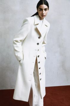 Khaite Resort 2020 [PHOTOS] Coat Runway, Evening Fashion, Resort 2020, Vogue Russia, 2020 Fashion, White Coat, Dress Hats, Fashion Show Collection, Fashion 2020