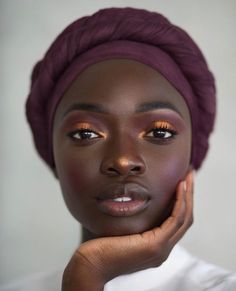 Brunette Ombre, Mekap Mata, Smink Inspiration, Photographie Portrait Inspiration, Glow Skin, Dark Skin Beauty, Foto Poses, Dark Skin Makeup, Girls Makeup