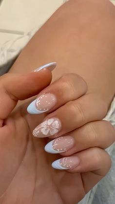 White Almond Nails With Flowers, Almond Nails Designs Flowers, Blue Nail Flower, Flower Blue Nails, Italy Nails Design, Nail Inspo Flowers, Beachy Nails, Cute Simple Nails, Vintage Nails