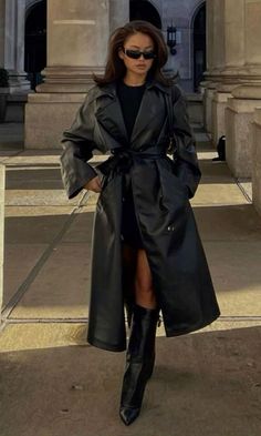 Trench Coat Going Out Outfit, Black Wool Trench Coat Outfit, Trench Noir Outfit, Leather Trench Coat Outfit, Trench Coat Outfit Fall, Fall Coat Outfit, Trench Outfit