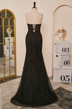 Чорна сукня без епізодів без епізодів з щілиною з щілиною Black Strapless Gown With Corset Back, Black Strapless Evening Dress With Sweep Train, Black Mermaid Dress With Sweep Train For Wedding, Black Sleeveless Mermaid Dress For Prom, Sleeveless Black Mermaid Dress For Prom, Black Sleeveless Mermaid Dress With Fitted Bodice, Black Strapless Dress With Sweep Train, Black Backless Gown For Prom, Black Backless Mermaid Evening Dress