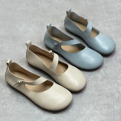 White Ballet Flats For Everyday Wear, Casual Flats With Medium Width And Round Toe, White Round Toe Flats For Everyday, White Leather Footbed Flats With Round Toe, White Round Toe Flats, Comfortable Spring Ballet Flats With Round Toe, Comfortable Round Toe Spring Ballet Flats, Spring Low-top Flats With Stitched Sole, Spring Leather Footbed Low-top Flats