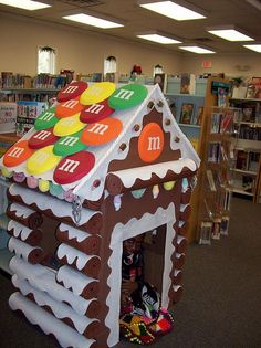 a gingerbread house made to look like it is in the middle of a library