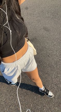 Jordan Shorts Outfits Women, Jordan 1 Mocha Outfit Women, Jordan 1 Summer Outfit, Jordan 1 Outfit Women Summer, Outfit With Jordan 1, Short Women Outfits, Jordan 1 Mocha, Jordan 1 Outfit Women, Jordan Shorts