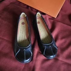 New! Never Worn Brown Leather Clark's Un Pump Size 7.5 Clarks Shoes Women Unstructured, Clark Leather Shoes, Womens Clarks, Clarks Shoes, Flat Shoes Women, Loafer Flats, Brown Leather, Loafers, Size 7