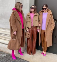 Colorful Fall Outfits 2023, Camel Color Outfits, Fall Skirt Outfits With Boots, Winter Outfits With Skirts, Pink And Brown Outfit, Autumn Date Night, Skirt Outfits With Boots, Outfits With Skirts, Fall Skirt Outfits