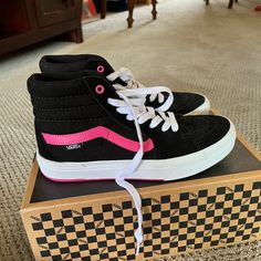 6.5 Black, Pink And White, Vans, Never Worn Vans Pink, Pink Vans, White Vans, Women's Vans, Womens Vans, Vans Shoes, Pink And White, Womens Shoes Sneakers, Pink Black