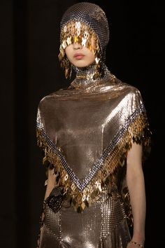 Paco Rabanne Fashion, Paco Rabanne Couture, Armor Fashion Haute Couture, Paco Rabanne Runway, Scary Fashion, Metallic Outfit, Antony And Cleopatra, Bene Gesserit