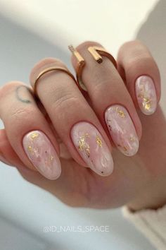 PRETTY AND TRENDY NAIL DESIGNS FOR SPRING 2021 Almond Nails French, Oval Nails, Short Acrylic Nails, Nail Arts, Gold Nails