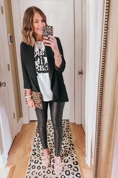 Ways To Style A Blazer, Black Leather Leggings Outfit, Style A Blazer, Faux Leather Leggings Outfit, Leather Leggings Outfit, Blazer Outfits Casual, Blazer For Women, Black Leggings Outfit, Blazer Outfits For Women