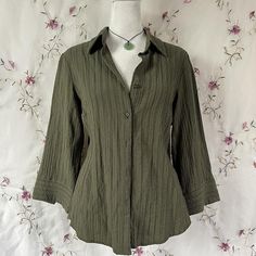 Button top best fits a s/m - Depop H&m Button-up Tops With Pockets, Fitted Y2k Button-up Top, Vintage Beige Button-up Top, Flannel Button-up Top With Pockets, Dark Academia Clothes, Vintage Button-up Tops With Snap Buttons, Academia Clothes, Button Top, Fitness Inspo