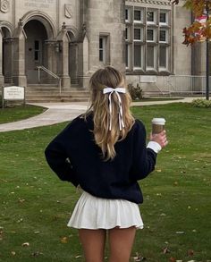 Amazon Finds to this wonderful, sophisticated, classy and old money style outfit Elegantes Outfit Damen, Preppy Mode, Tennis Outfits, Tennis Skirt Outfit, Money Girl, Rock Outfit, Preppy Girl, Estilo Preppy, Paris Outfits