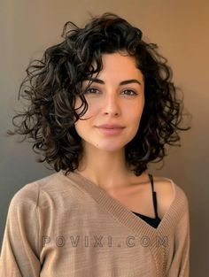 Curly Bob Side Bangs, Short Layered Curly Haircuts Messy Bob, Side Part Short Curly Hair, Bob Permed Hairstyles, Short Curly Haircuts Oval Face, Perm Bob Hairstyles, Curly Haircut Oval Face, Curly Haircut For Oval Face, Oval Face Haircuts Curly Hair