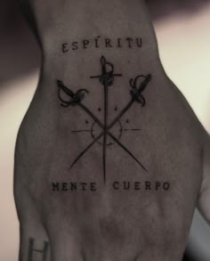 a person's hand with a tattoo on it that says, espiritu mente cuero