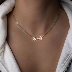 Necklace With His Name, Name Necklace Boyfriend, Cheap White Necklaces With Initials, Cheap Charm Necklaces With Names For Anniversary, Luxury Yellow Gold Name Necklace For Anniversary, Necklaces Name Ideas, Necklace With Name Gold, Luxury Nameplate Necklace As A Gift, Customized Necklace Names