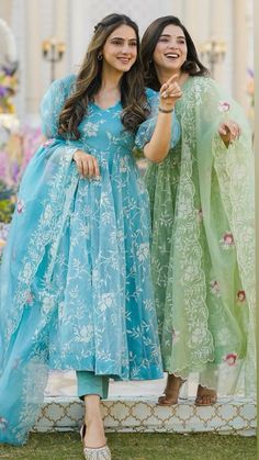 #photography#photooftheday#outfits#instagram#iphone#usa#trending#reels#embroidery#weddingdress#wedding#suit#fashion#frock#girlsfashion Organza Frocks, Indian Dresses For Women, Function Dresses, Long Gown Design, Simple Frocks, Elevated Casual, Stylish Short Dresses