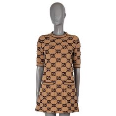 100% authentic Gucci short sleeve intarsia knitt minidress in camel and brown wool (100%) is finished with contrasting trims, engraved gold-tone GG buttons on the shoulder tabs and two front patch pockets. Unlined. Has been worn and is in excellent condition. 2024 Measurements Model 718630 XKCNA 2668 Tag Size M Size M Shoulder Width 40cm (15.6in) Bust From 86cm (33.5in) Waist From 90cm (35.1in) Hips From 100cm (39in) Length 80cm (31.2in) Side Seam Length 60cm (23.4in) Sleeve Length 28cm (10.9in) Knit Lace Dress, Gucci Brand, Gucci Outfits, Floral Shirt Dress, Belted Shirt Dress, Yellow Lace, Jacquard Dress, Versace Jeans Couture, Green Wool