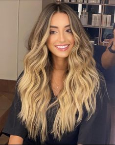 10 Major Winter Hair Colors, Golden Balayage, Highlights For Dark Brown Hair, Winter Hair Colors, Straight Blonde Hair, Long Dark Hair, Winter Hair, Long Wavy Hair, Hair Color Balayage