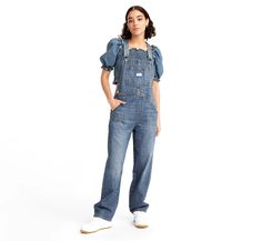 Levis Overalls Outfit, Levi Overalls, Stylish Denim Outfits, Dark Denim Jacket, Workwear Essentials, Overalls Outfit, Levis Vintage, On Hiatus, Women's Overalls