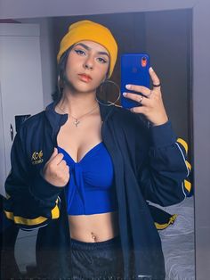 Touca amarela brinco argola menina brasileira morena inspiração de foto no espelho mirror pics moda urbana StreetWear pose para fotos menina tumblr aesthetic piercing no umbigo Yellow Beanie, Beanie Fits, Beanie Outfit, Brunette Balayage Hair, Curvy Girl Outfits, Blue Aesthetic, Aesthetic Outfits, Bright Yellow, Aesthetic Girl