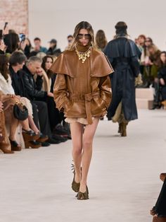 Winter 2024 Runway | Chloé US Happy Threads, Romantic Style